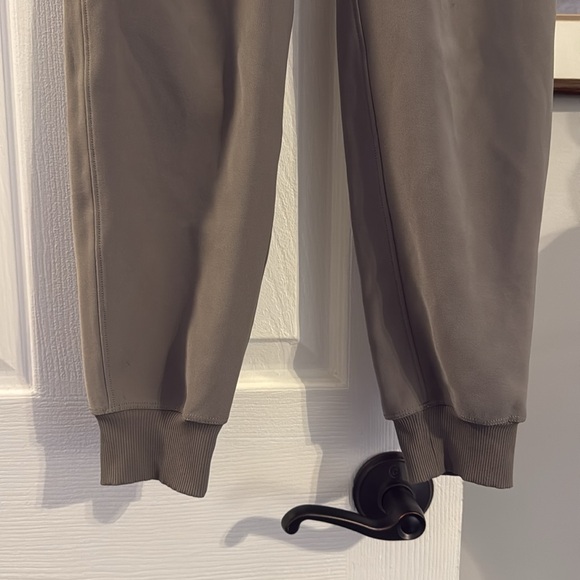 Lululemon - Medium Rise On the Fly Jogger - Stone Gray - Picture 3 of 6